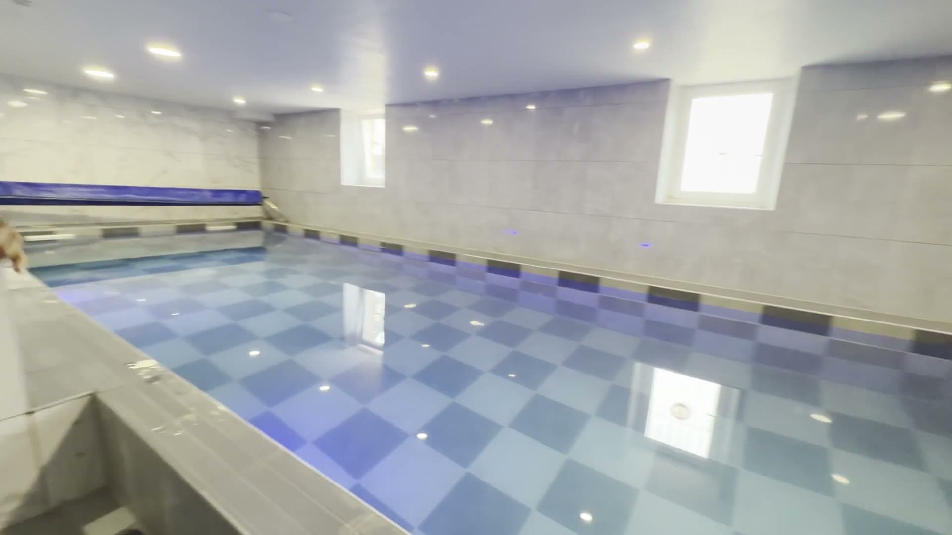 Pool travelling shot — Alsace · marble and light
