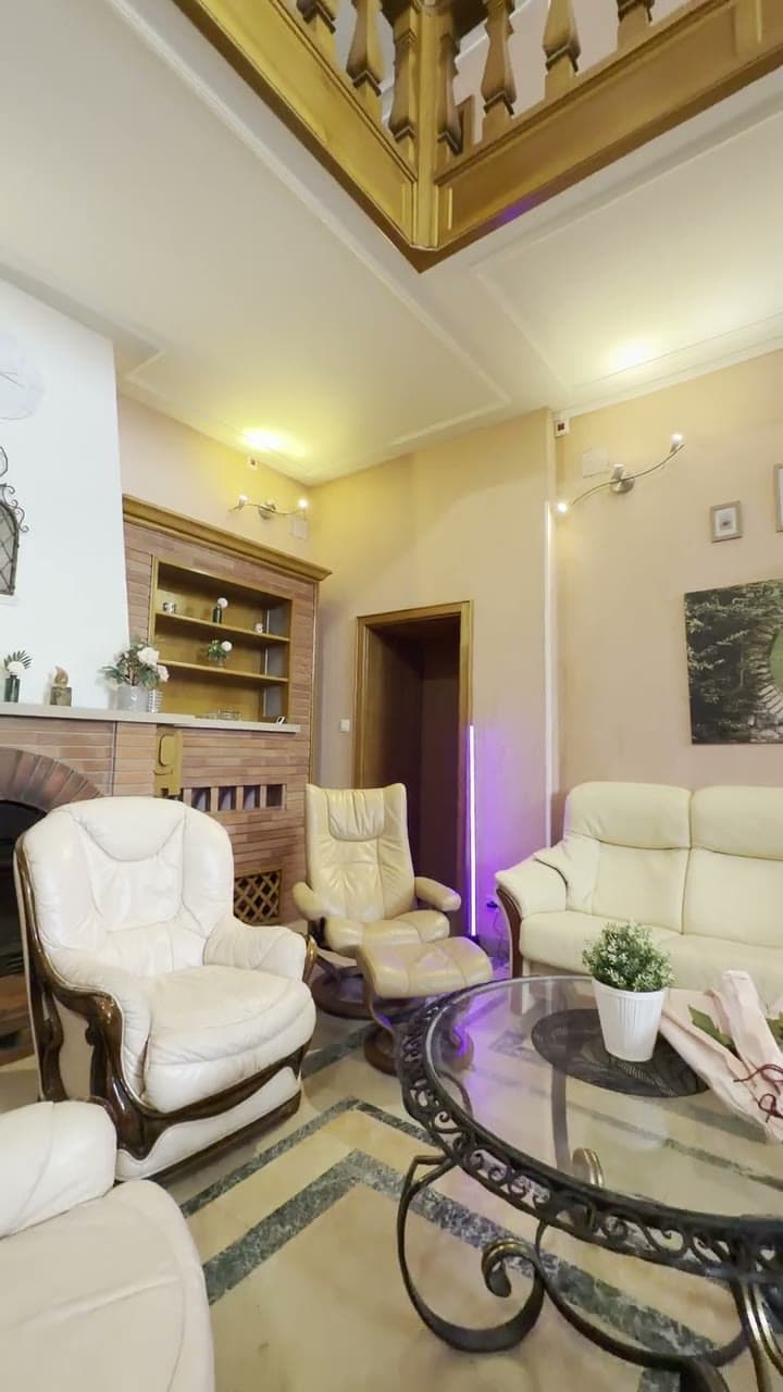 Reception salon — Double height