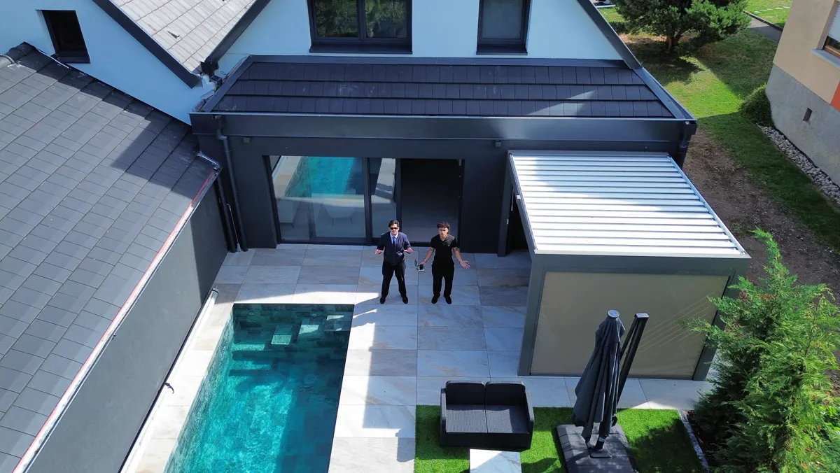 Vue aérienne de la Villa La Buena Vida et de sa piscine, Eschau, Alsace