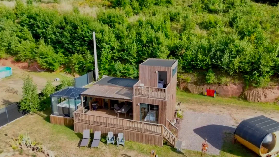 Le chalet Aux Sons des Cloches vu du ciel, Rosteig, Vosges du Nord