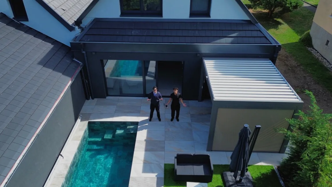 Vue aérienne de la Villa La Buena Vida et de sa piscine, Eschau