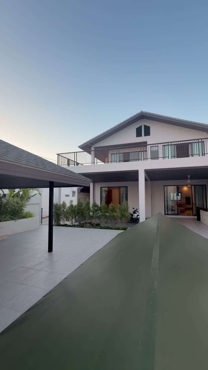 Bassin de la villa filmée par AchMedia à Koh Samui