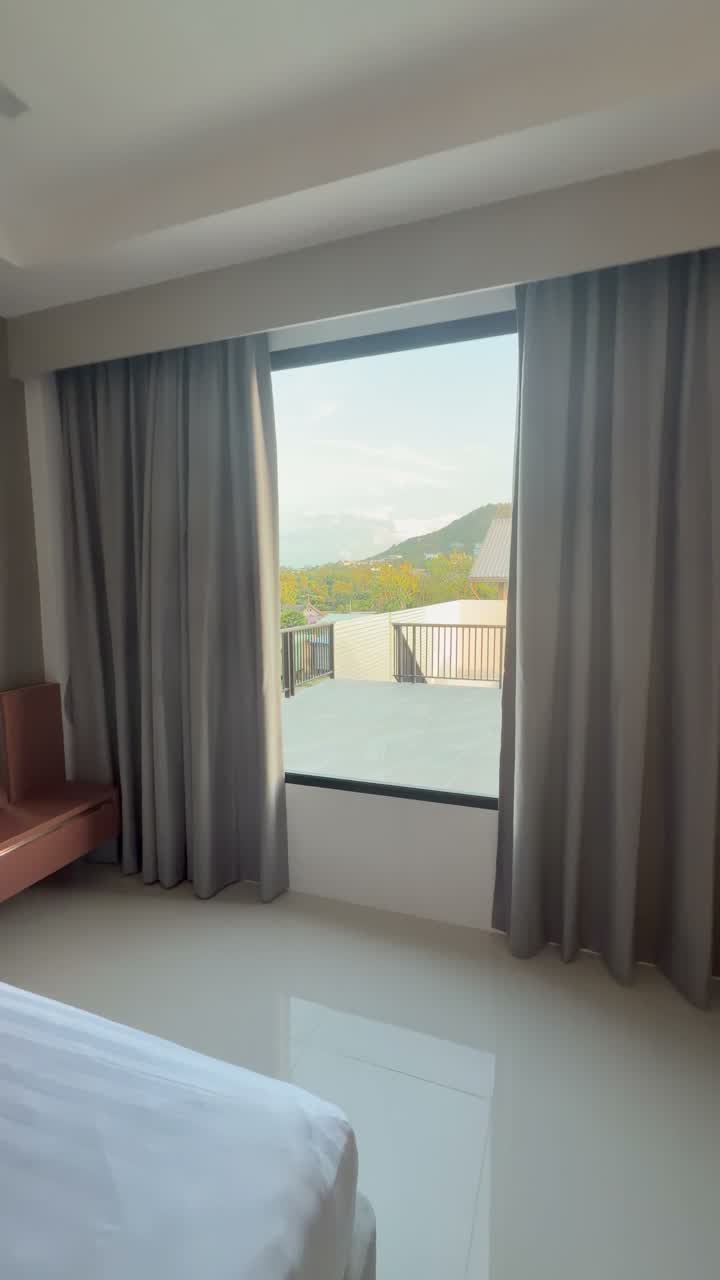 Chambre ouverte sur la végétation à Koh Samui