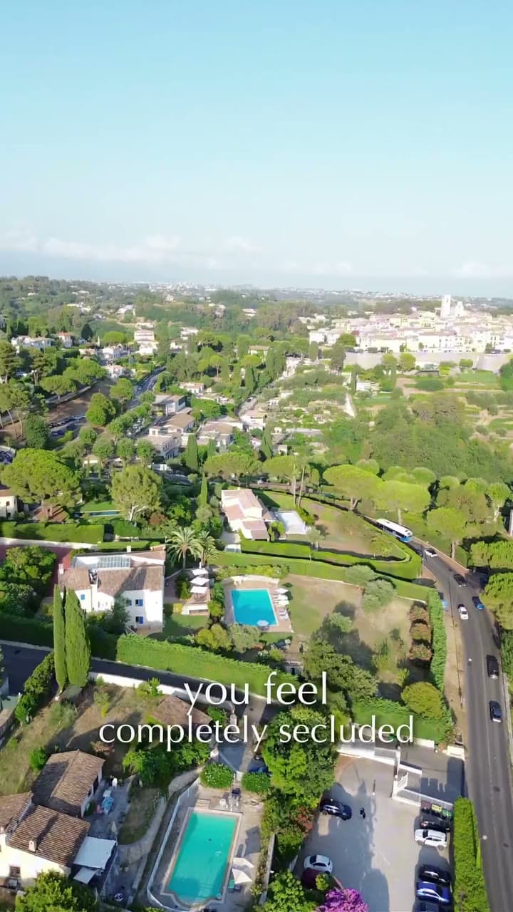 Passage en pierre à Saint-Paul-de-Vence filmé par AchMedia
